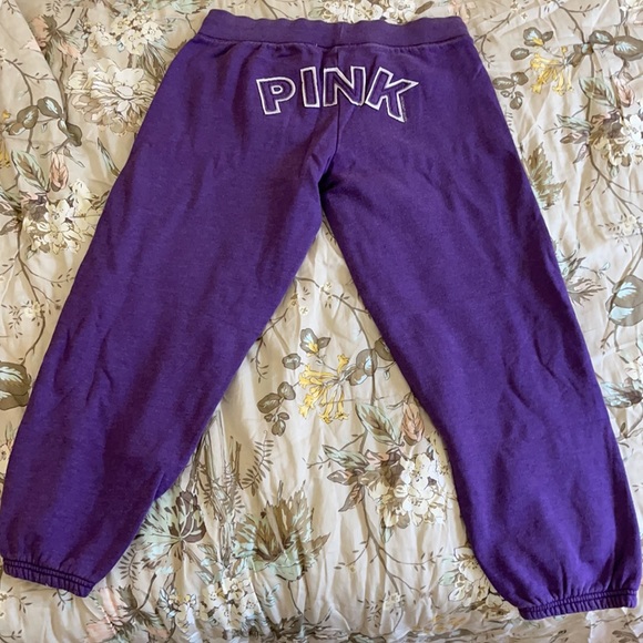 Victoria’s Secret love pink capri sweats/joggers - Picture 2 of 3